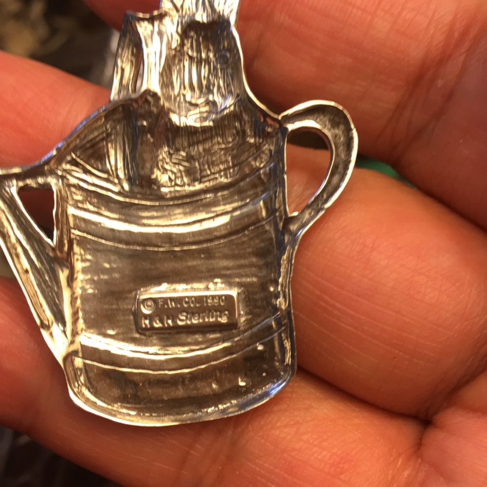 Peter Rabbit pendant - Picture 3 of 6
